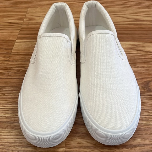 American Eagle men’s slip on white shoes size 8 - Picture 2 of 3